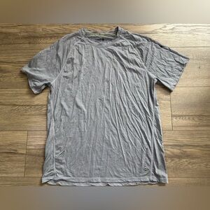 Smartwool Gray Short Sleeve Tee size Large